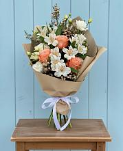 Букет цветов из:  Альстромерии, Лизиантусы, Розы и Хризантемы в Введенском Курганской области