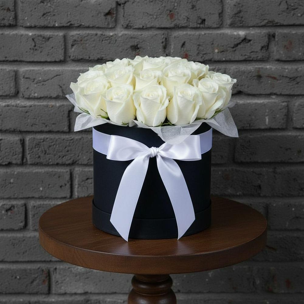 Цветочная композиция из Розы в шляпной коробке в Введенском Курганской области