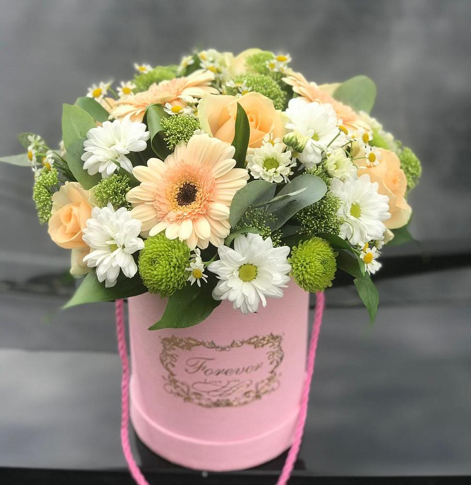 Цветочная композиция из Розы, Герберы и Хризантемы в шляпной коробке в Введенском Курганской области