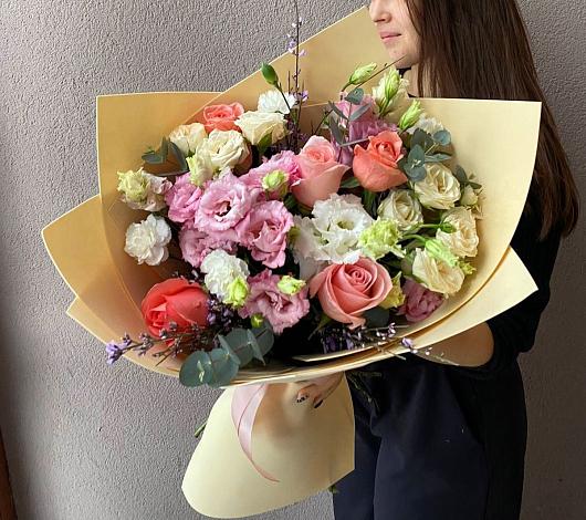 Букет цветов из: Розы, Лизиантусы и Гвоздики в Введенском Курганской области