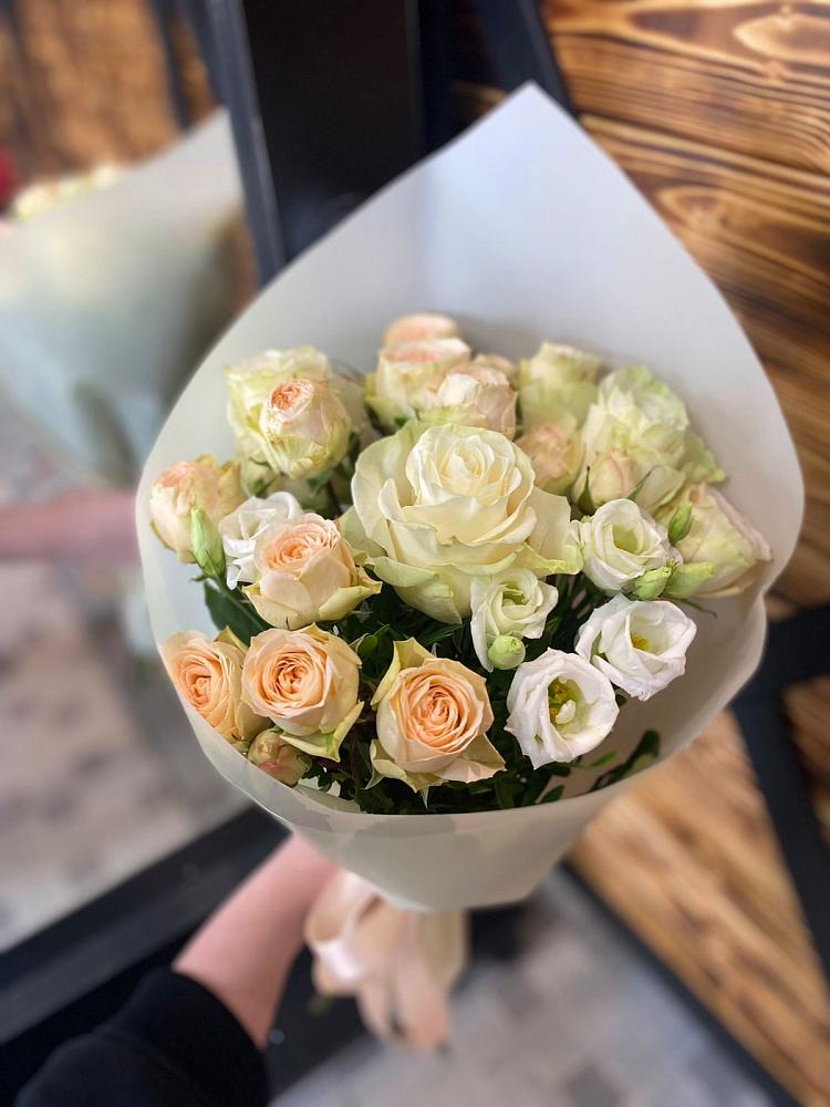 Букет цветов из: Розы и Лизиантусы в Введенском Курганской области