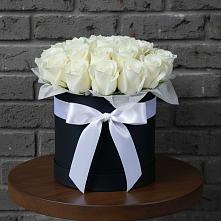 Цветочная композиция из Розы в шляпной коробке в Введенском Курганской области